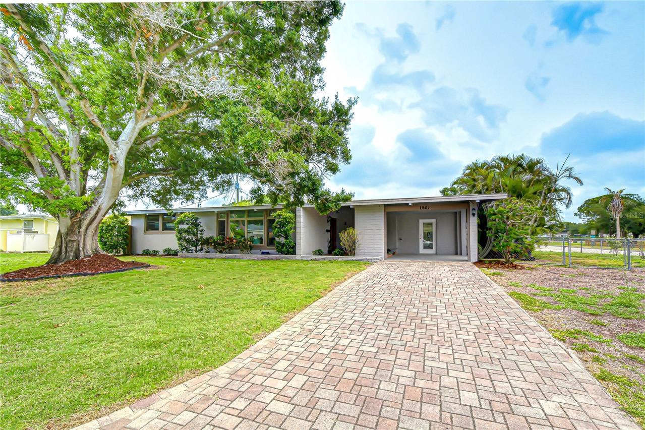 1901 Oxford St., St Petersburg, FL 33710