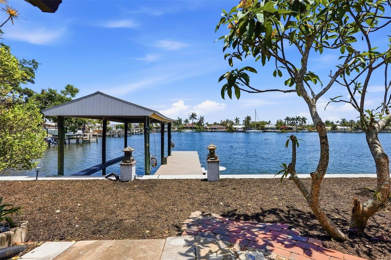 2300 S Shore Dr., St Petersburg, FL 33705
