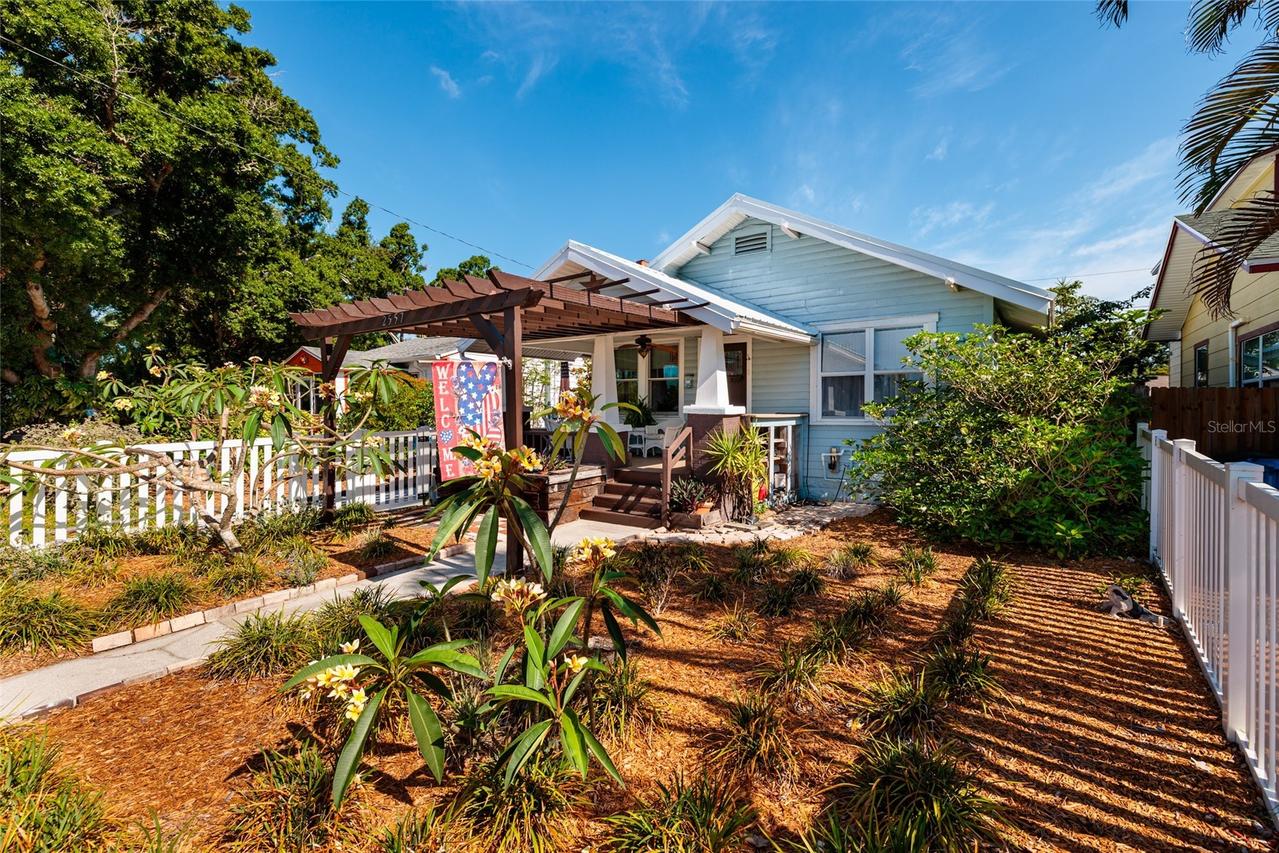 2557 16th Ave., St Petersburg, FL 33713