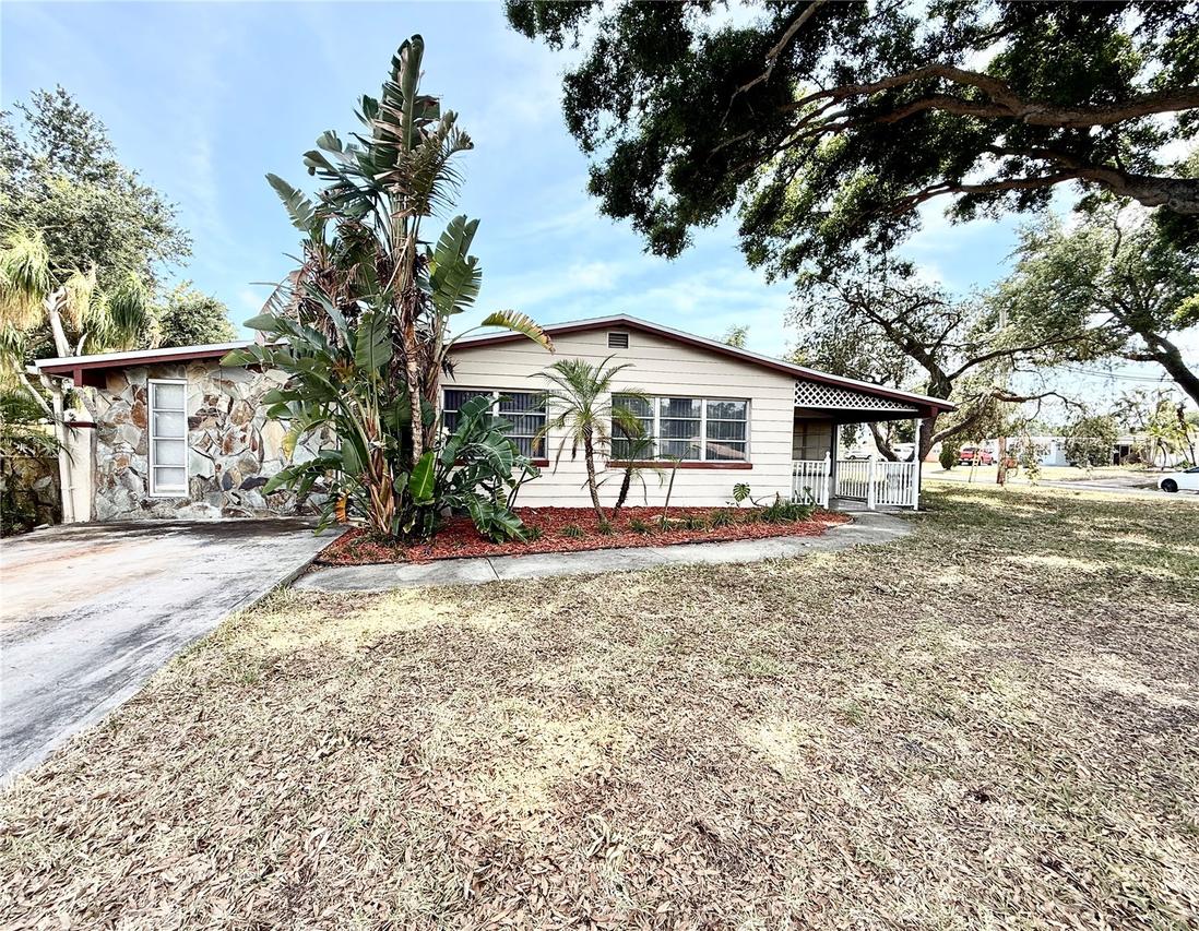 10862 Village Green Ave., Seminole, FL 33772