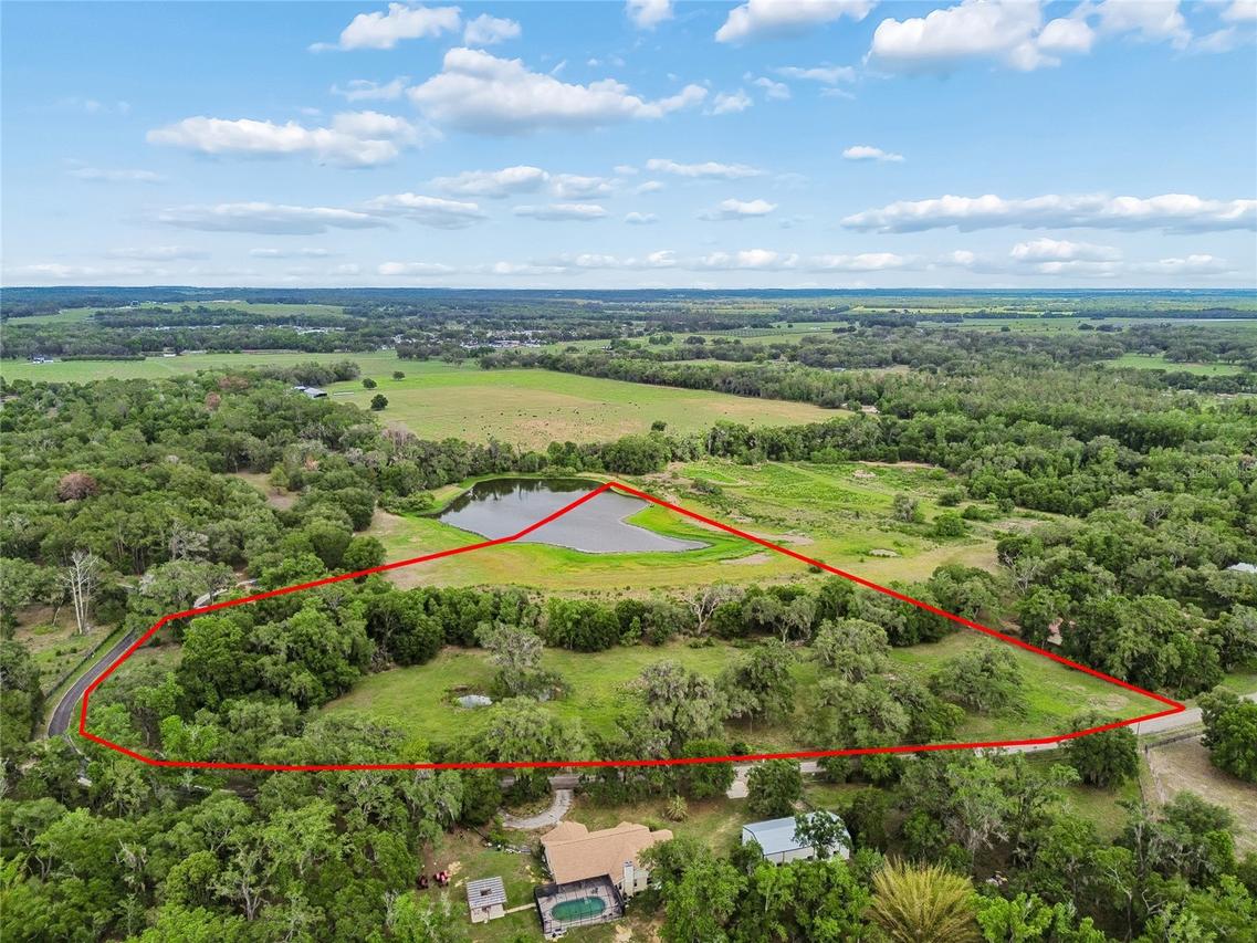 000 Palomino Lakes Dr, Dade City, FL 33523