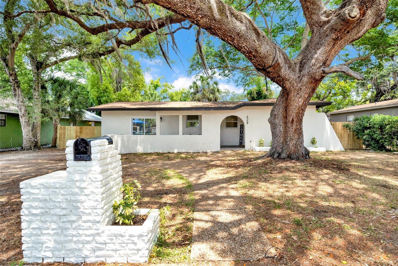 429 E Oakwood St., Tarpon Springs, FL 34689