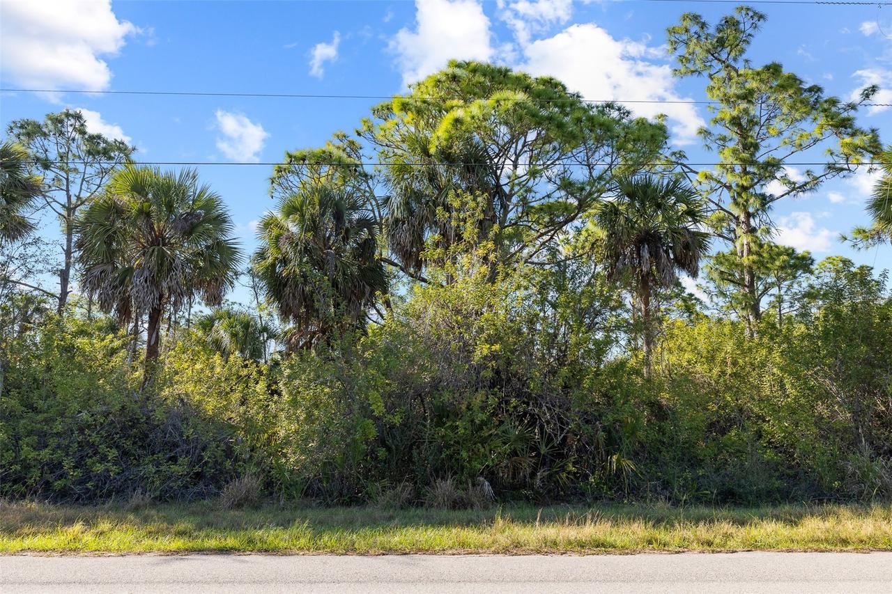 425 Cheshire St., Port Charlotte, FL 33953