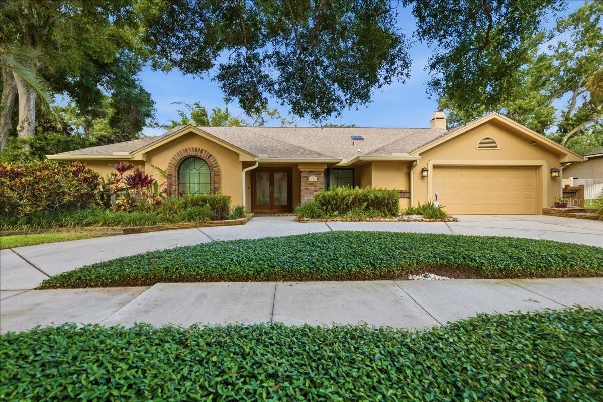 2716 Country Woods Ln., Palm Harbor, FL 34683