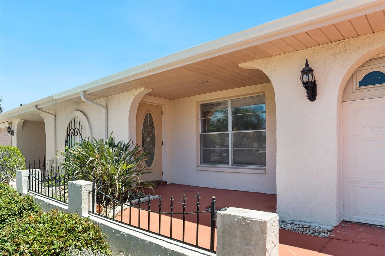 1027 Bluewater Dr., Sun City Center, FL 33573