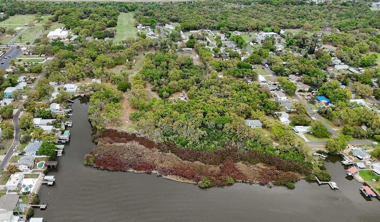 7013 & 7015 Riverview Dr., Riverview, FL 33578