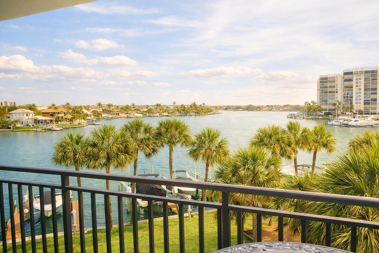 9825 Harrell Ave. #404, Treasure Island, FL 33706