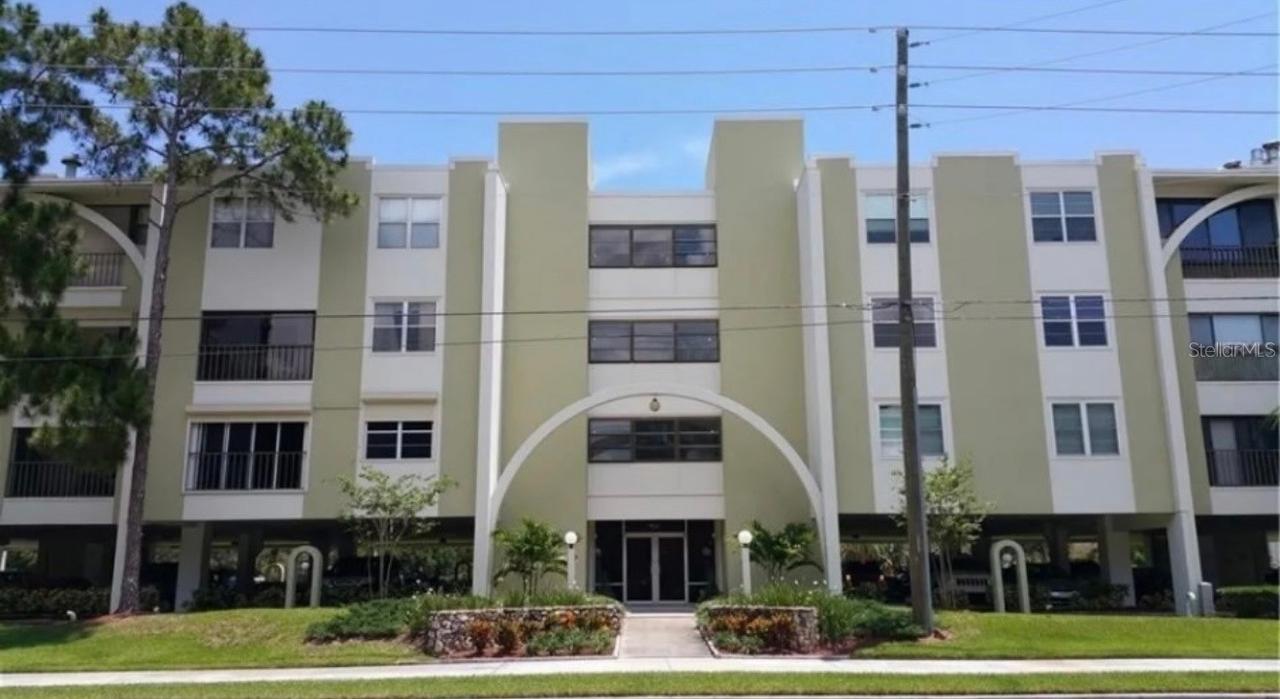 4681 1st St. #405, St Petersburg, FL 33703