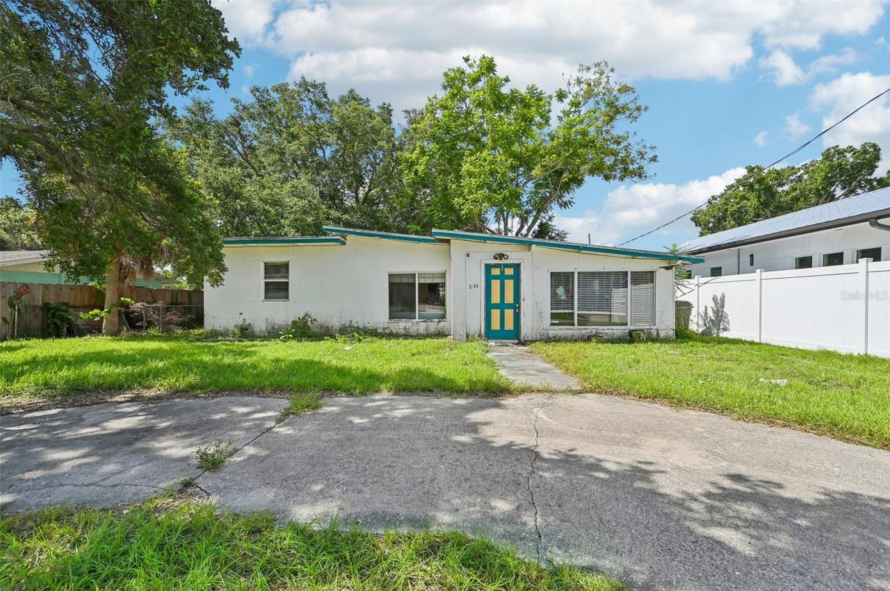 2524 Novus St., Sarasota, FL 34237