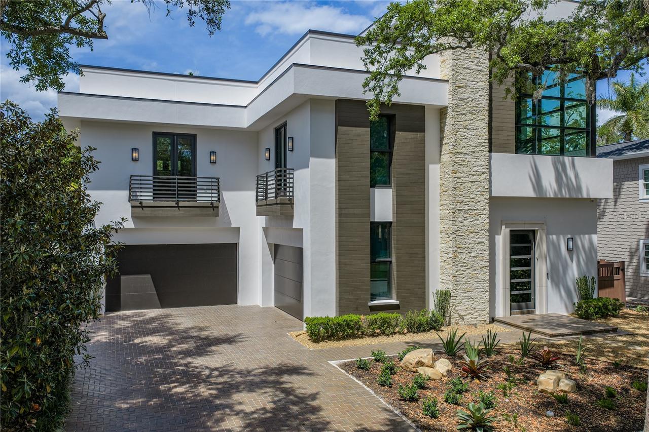 2903 W Hawthorne Rd., Tampa, FL 33611