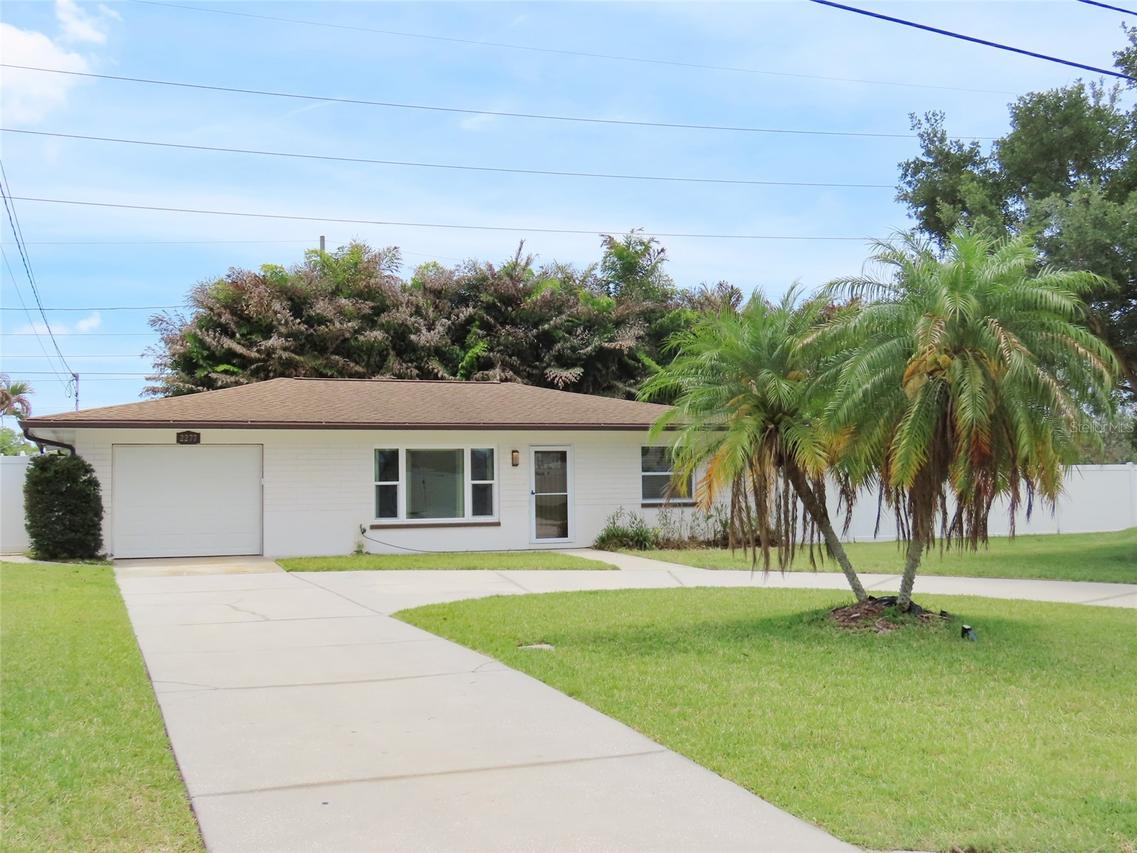 2277 S Lagoon Cir., Clearwater, FL 33765
