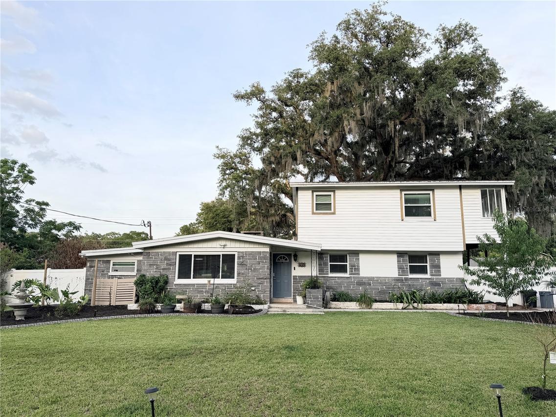 115 Ten Oak Pl., Valrico, FL 33594