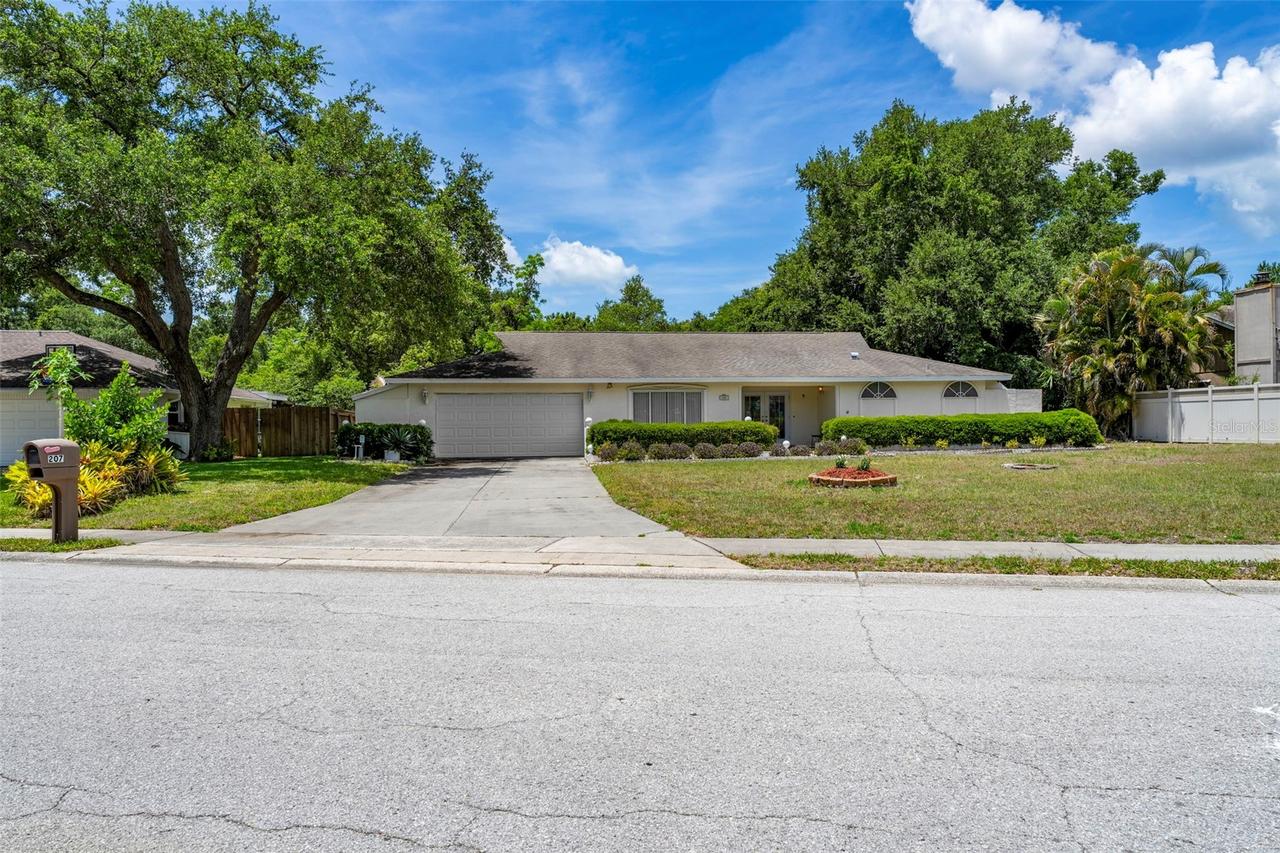 207 Dunbridge Dr., Palm Harbor, FL 34684