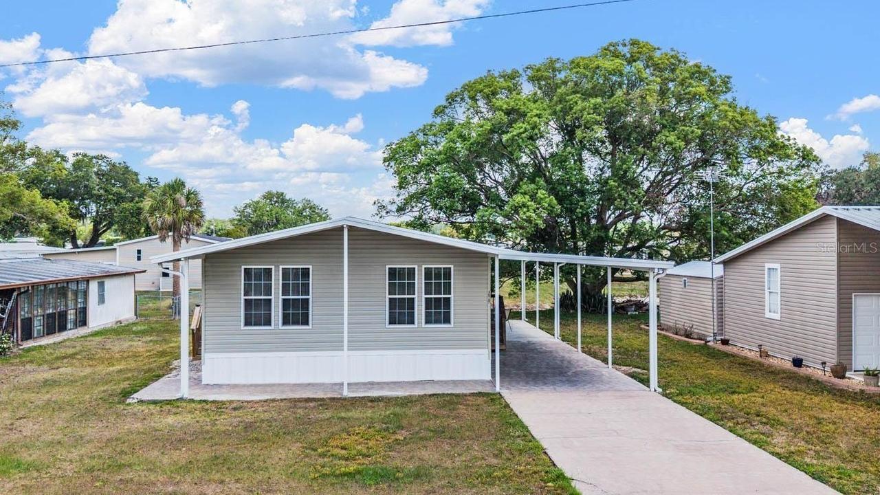 36747 Lakewood Dr., Zephyrhills, FL 33542