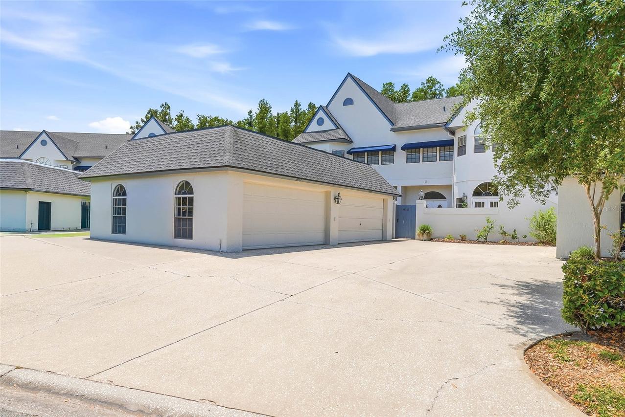 18740 Wimbledon Cir., Lutz, FL 33558
