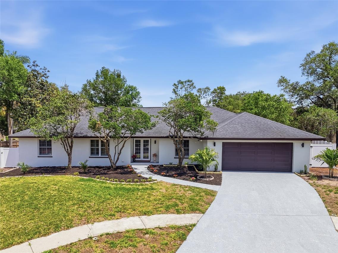 2540 Laurelwood Ln., Valrico, FL 33596