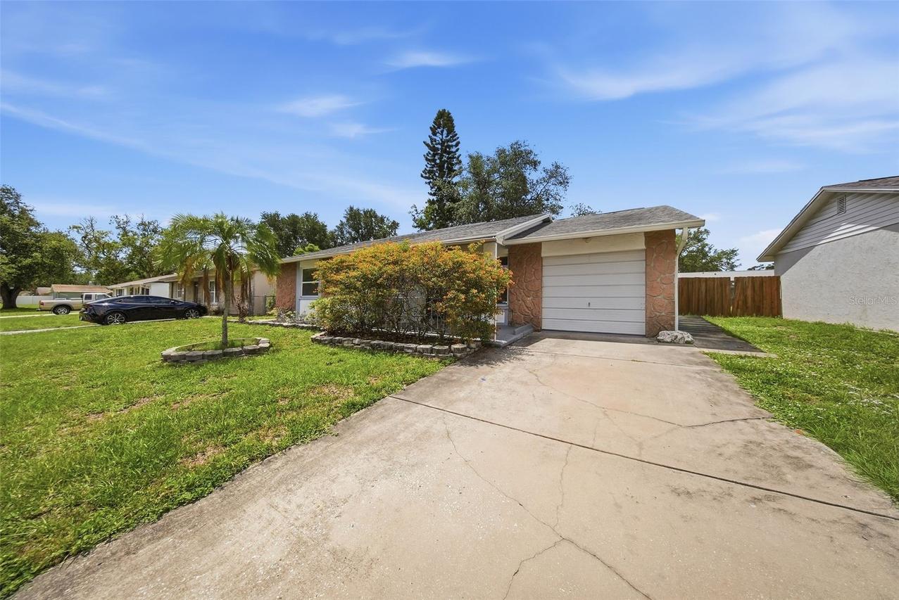 7976 Shadow Run Dr., Largo, FL 33773