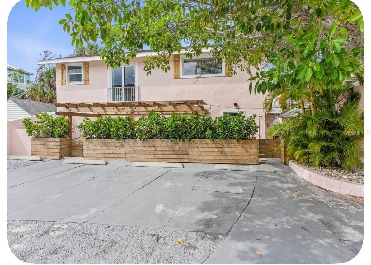 106 E Bay Dr., Treasure Island, FL 33706
