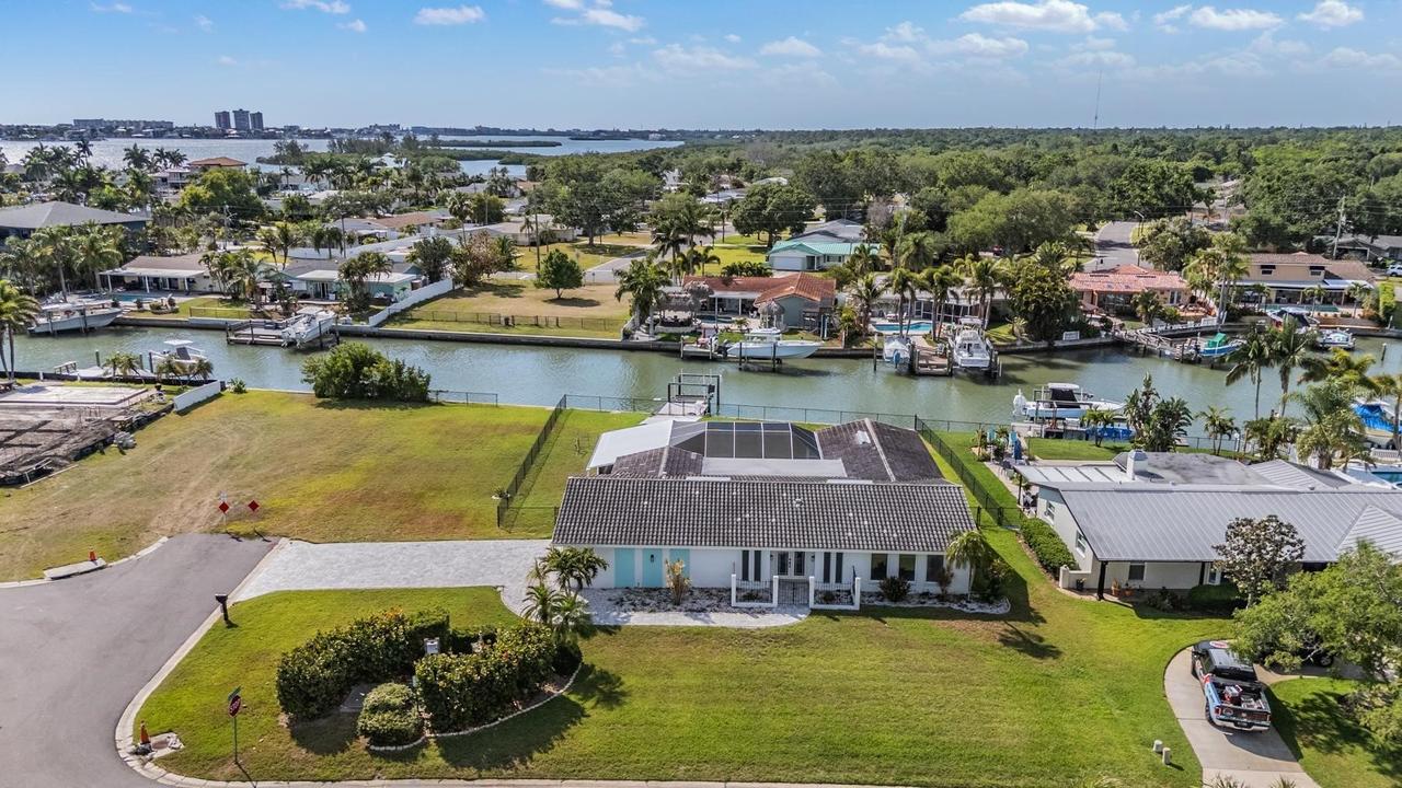 11599 Grove St., Seminole, FL 33772