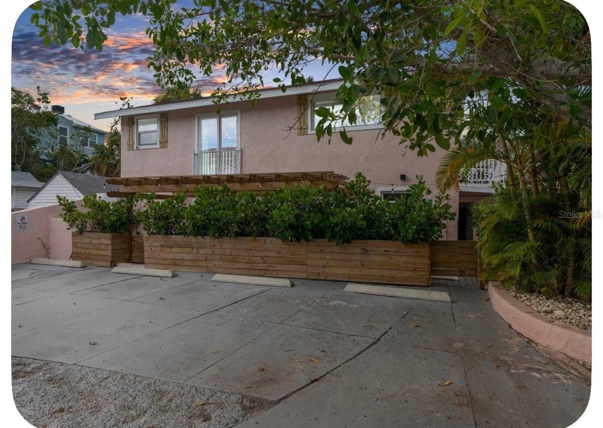 106 E Bay Dr., Treasure Island, FL 33706