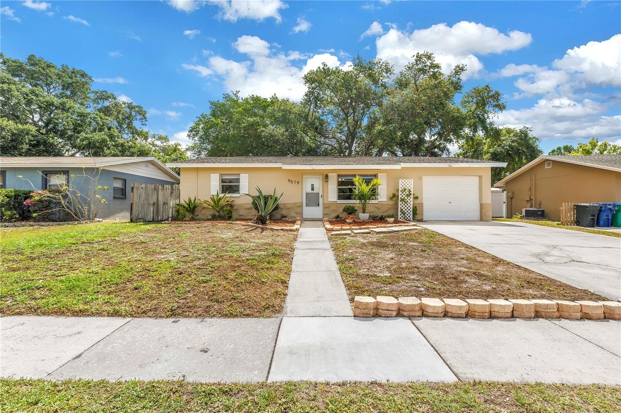 9579 Golden Grove St., Seminole, FL 33772