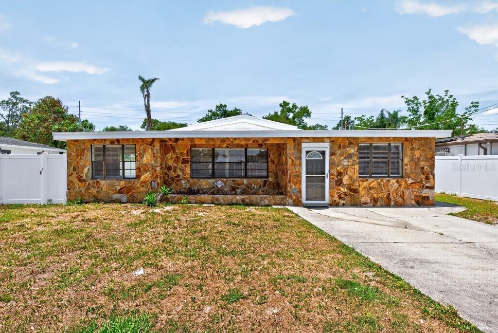 2540 W Knollwood St., Tampa, FL 33614