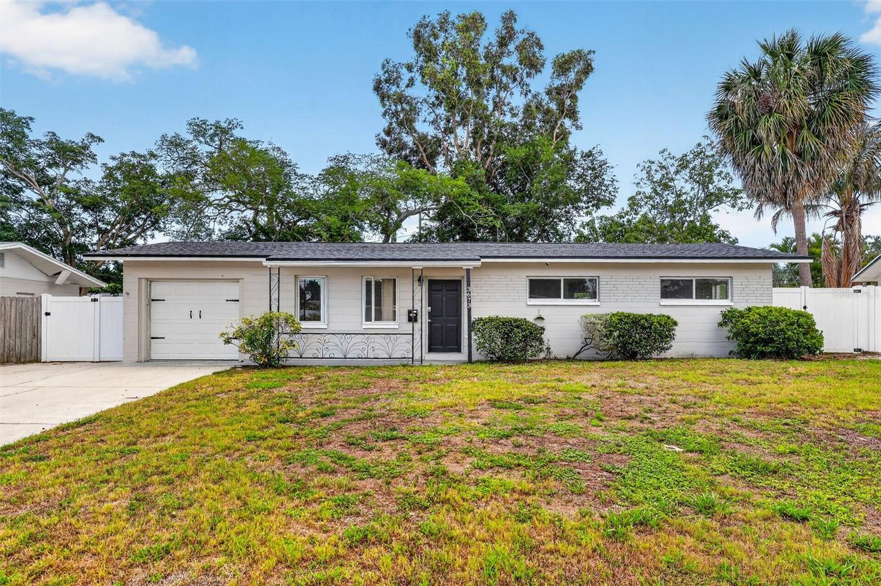 3673 Searobin Dr., St Petersburg, FL 33705