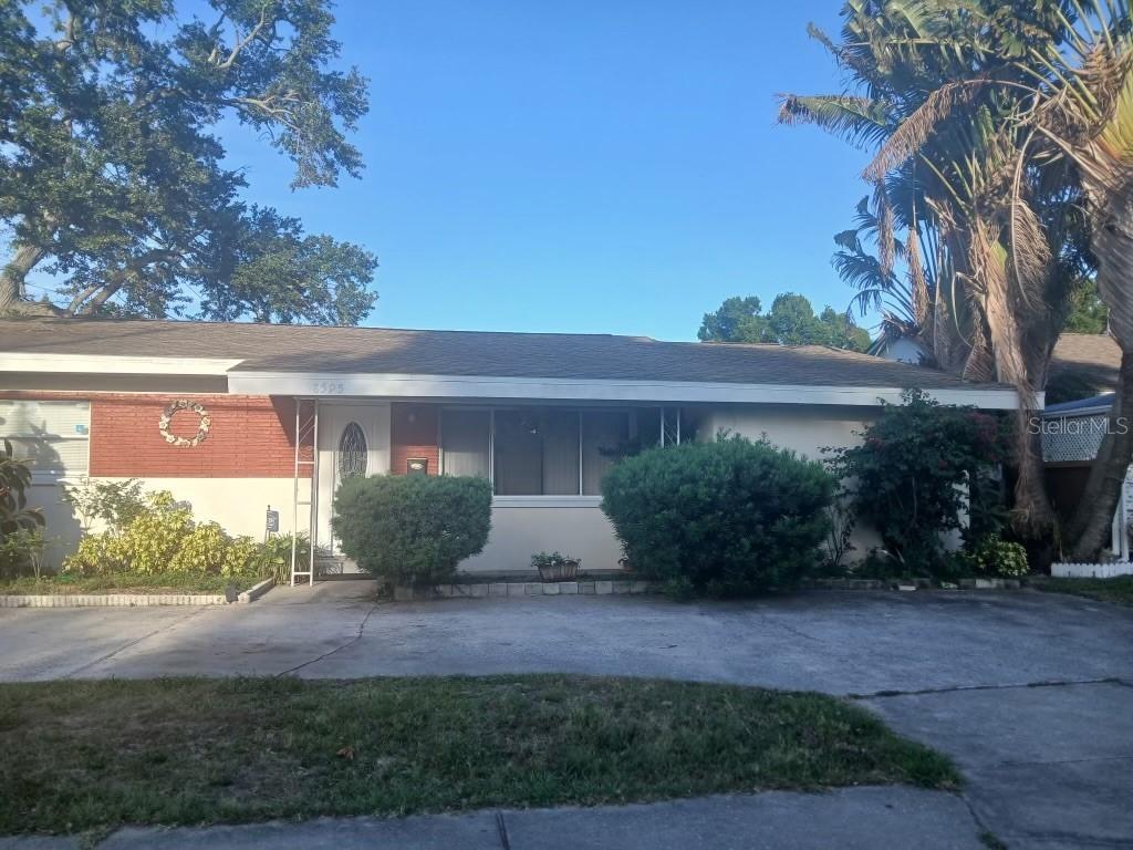 8595 52nd St., Pinellas Park, FL 33781
