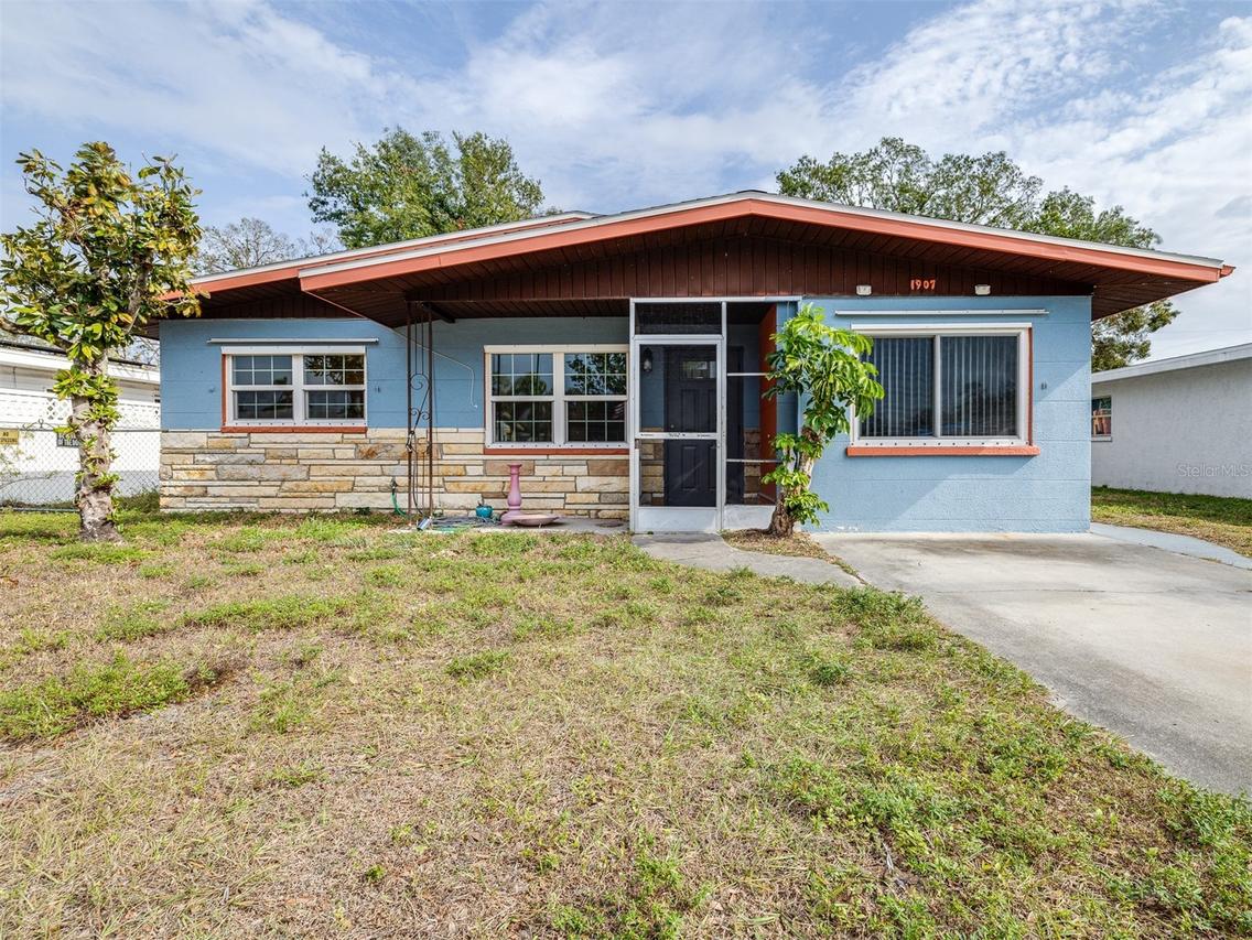 1907 27th St., Bradenton, FL 34205
