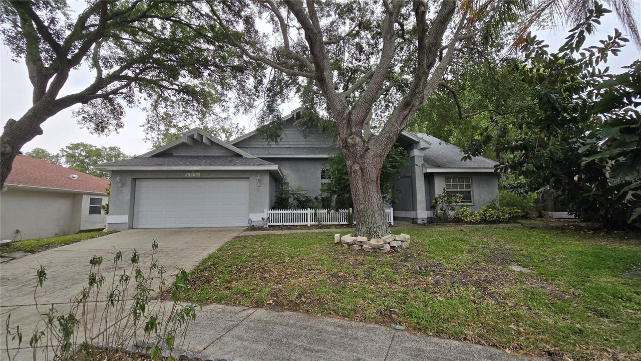 1040 Tradewinds Dr., Tarpon Springs, FL 34689
