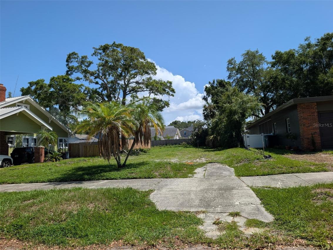 2725 N Ridgewood Ave., Tampa, FL 33602