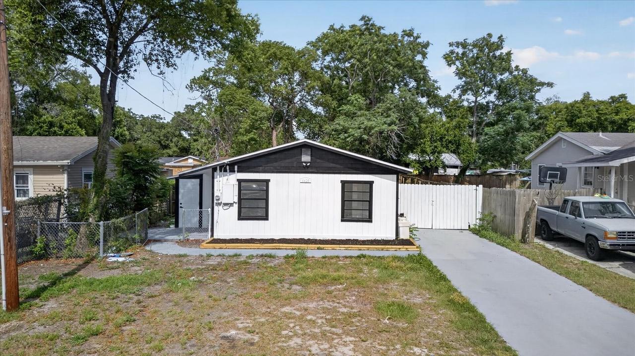 9405 N Mary Ave., Tampa, FL 33612