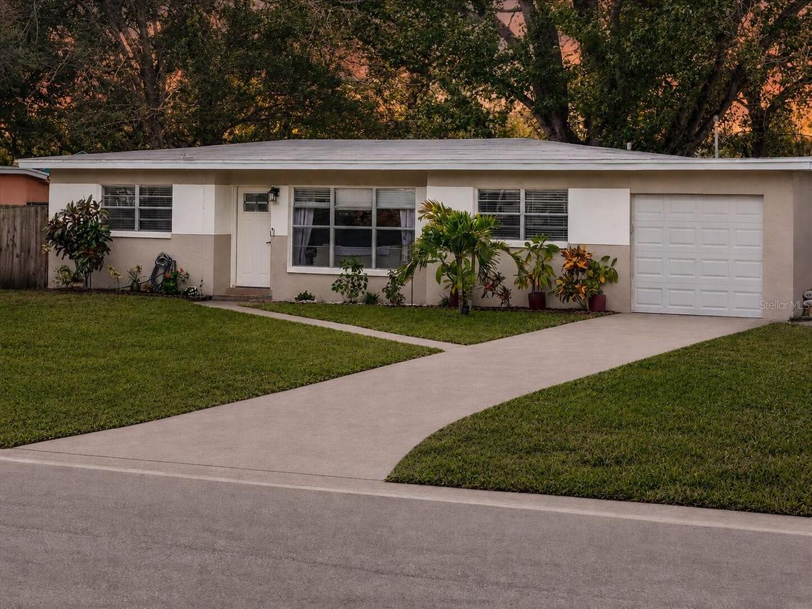 9064 93rd St., Seminole, FL 33777