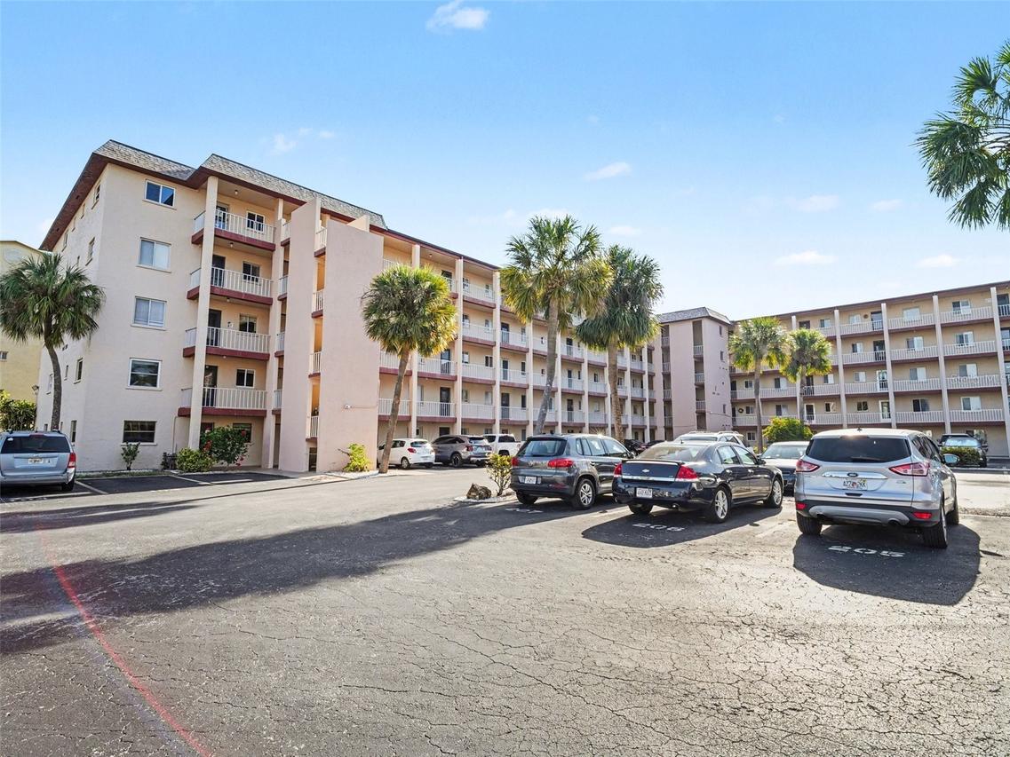 3915 Lake Bayshore Dr. #306, Bradenton, FL 34205