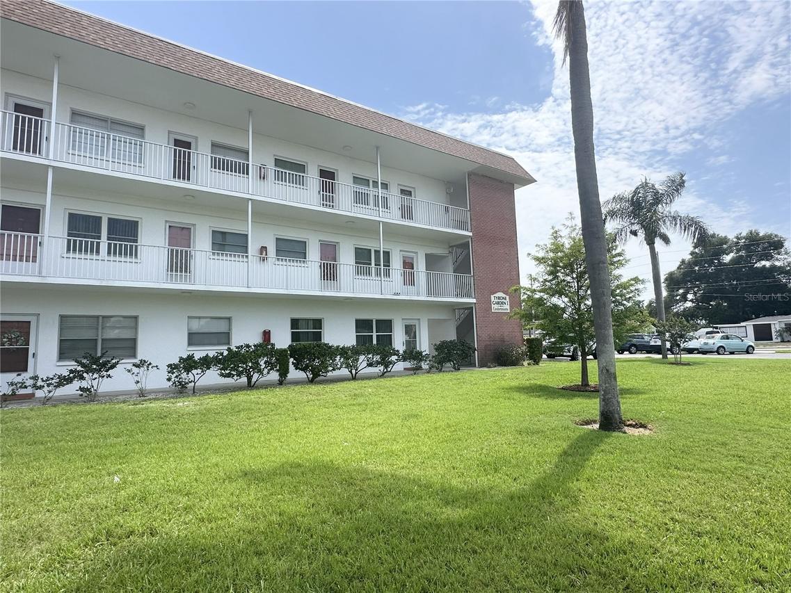 5728 14th Ave. #206B, St Petersburg, FL 33710