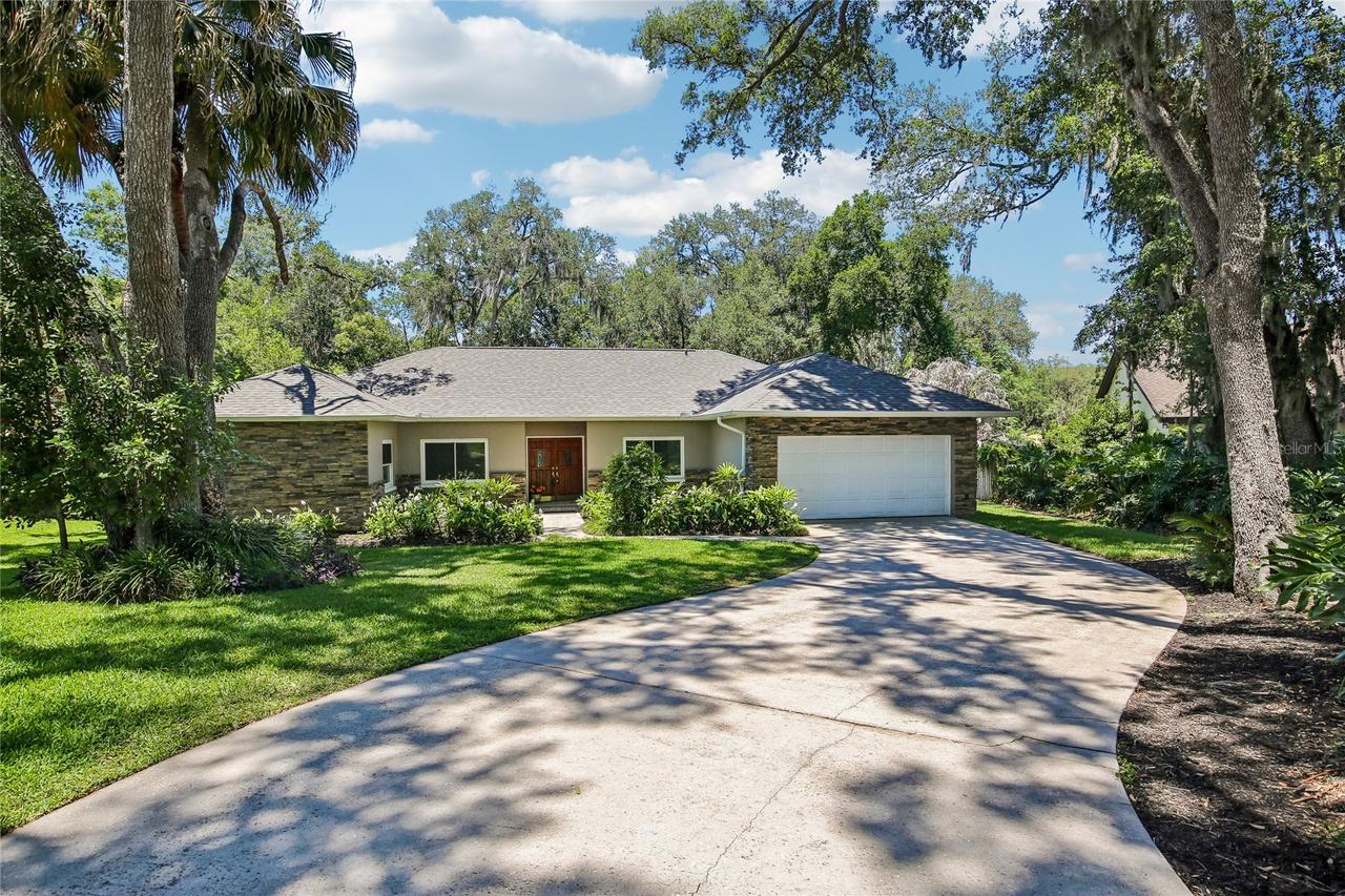 2754 Buckhorn Oaks Dr., Valrico, FL 33594