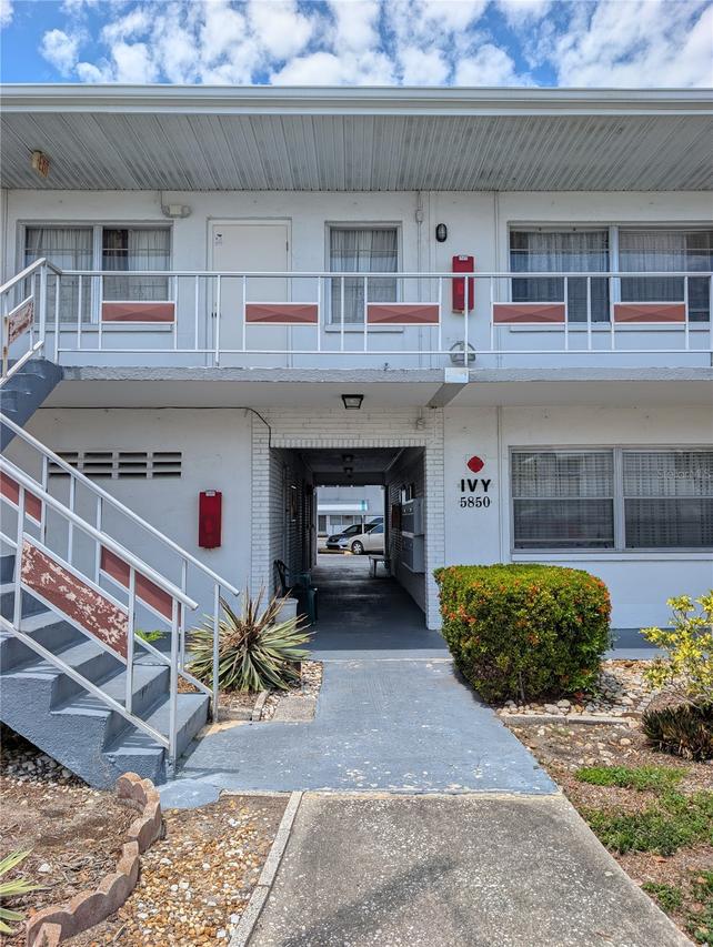 5850 18th St. #7, St Petersburg, FL 33714
