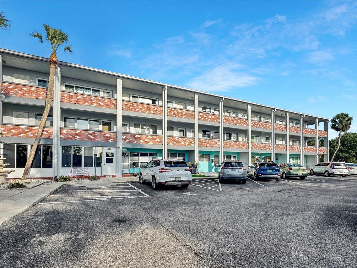 4300 58th St. #1915, Kenneth City, FL 33709