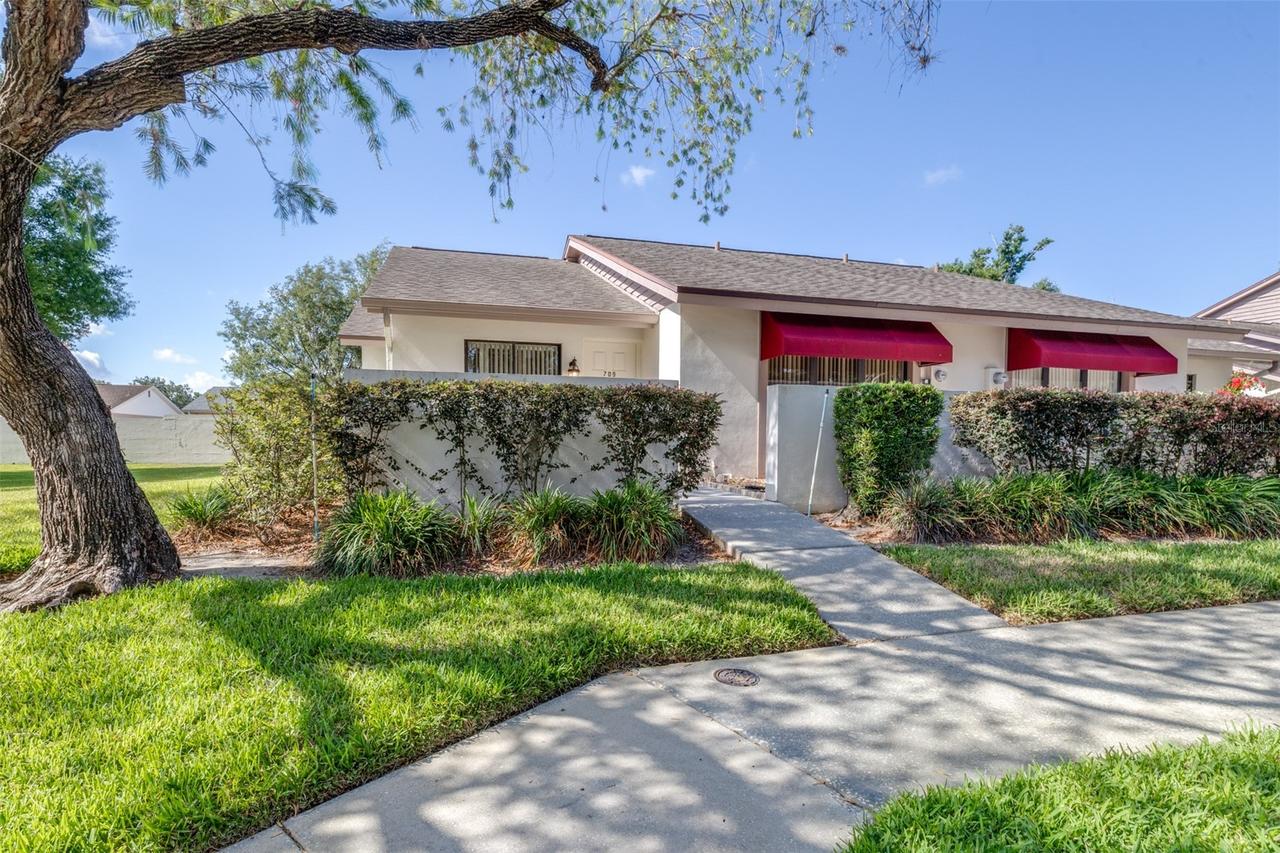 709 Oak Park Pl., Brandon, FL 33511