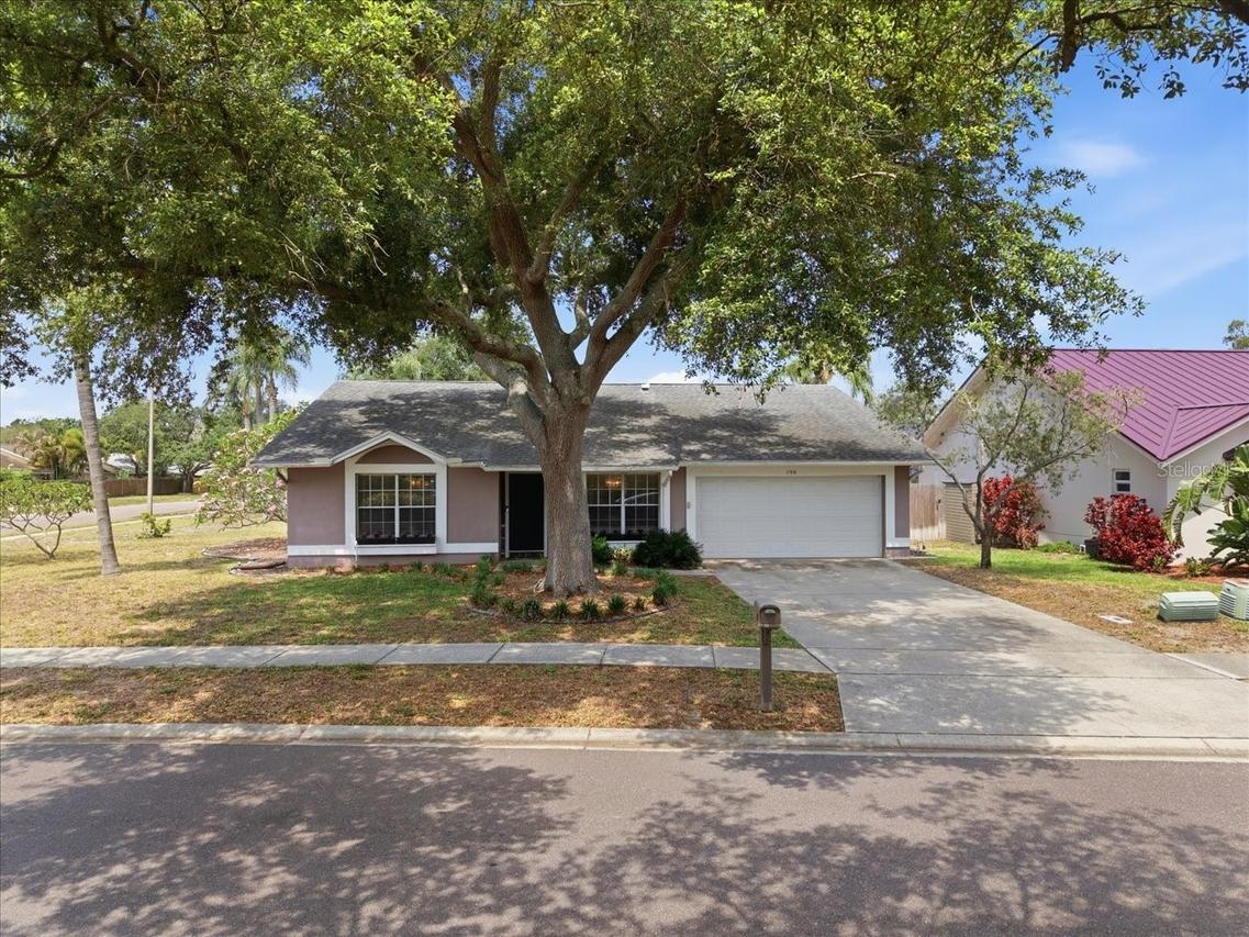 798 Countryshire Ln., Palm Harbor, FL 34683