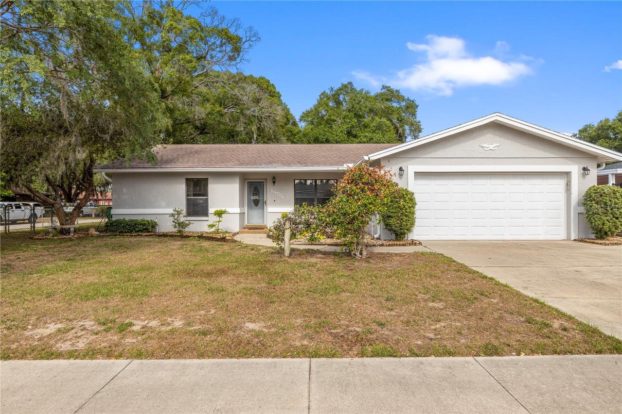 1855 Kim Acres Ln., Dover, FL 33527