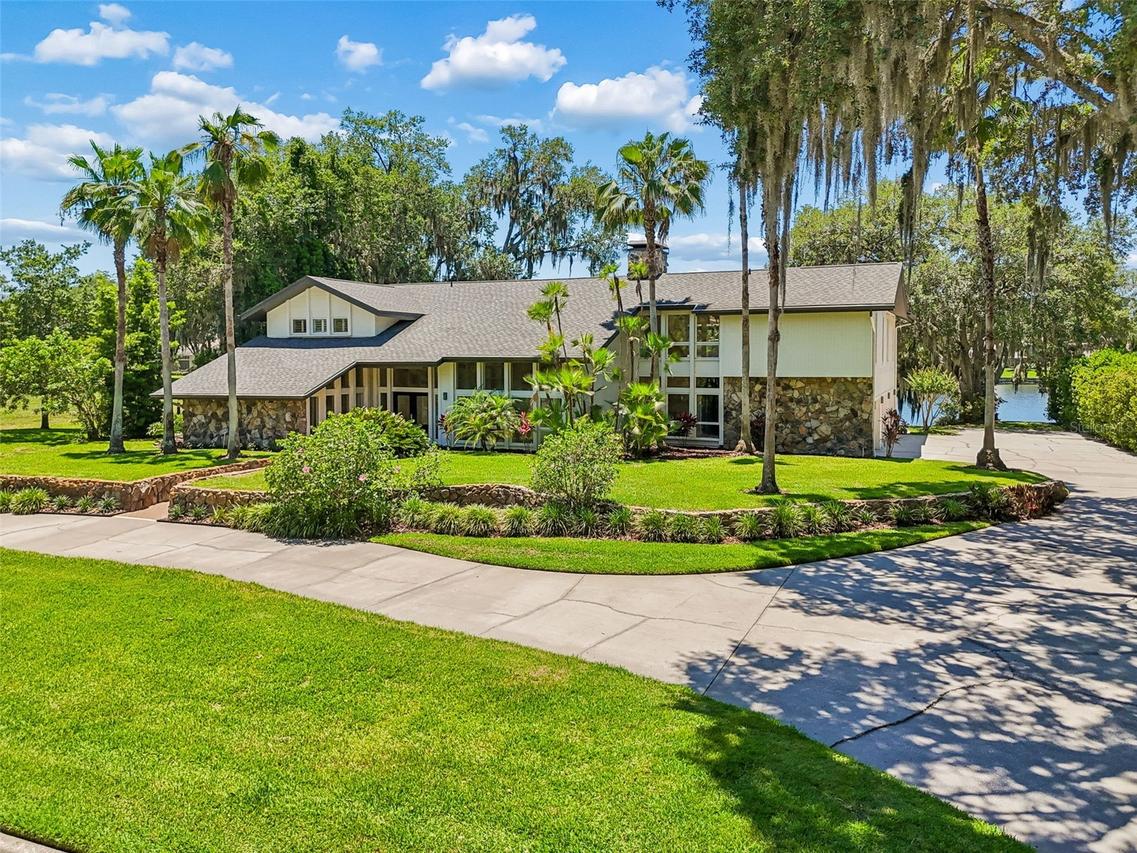 816 Taray De Avila St., Tampa, FL 33613