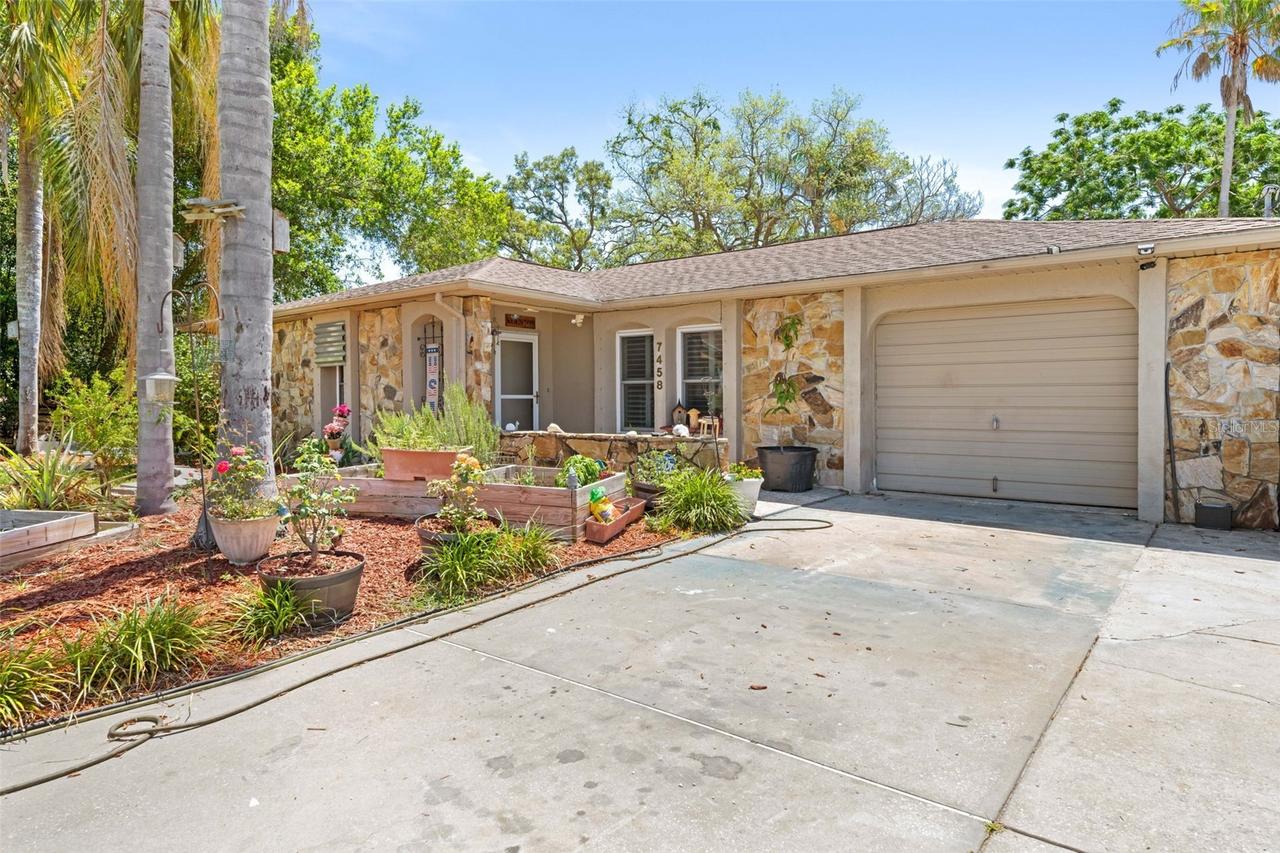 7458 Gates Cir., Spring Hill, FL 34606