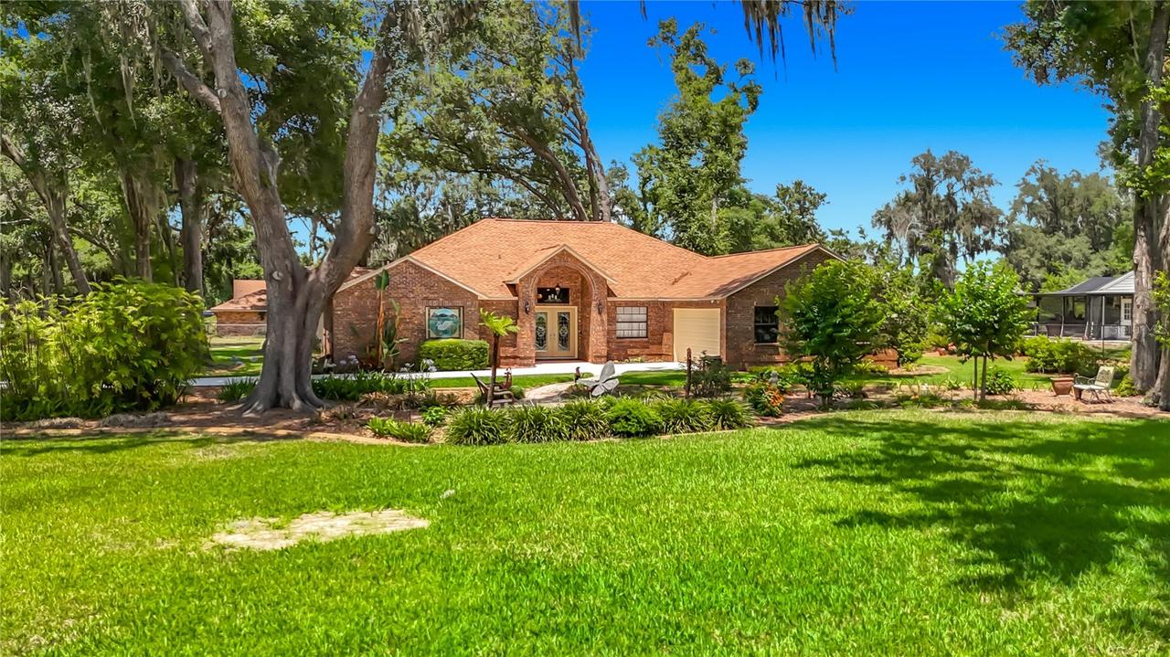 2702 Stafford Oaks Pl., Plant City, FL 33565