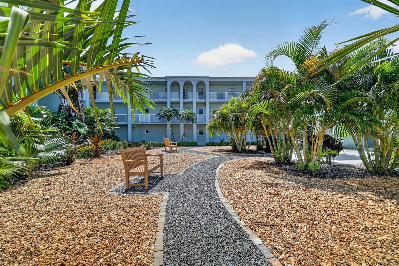 1706 Belleair Forest Dr. #220, Belleair, FL 33756