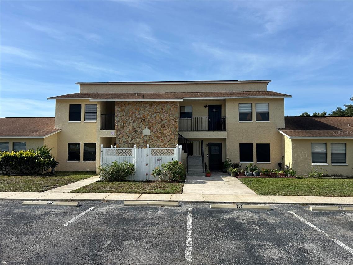 6301 58th St. #305, Pinellas Park, FL 33781