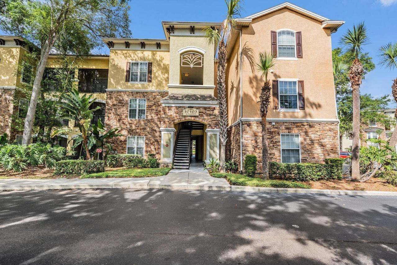 10103 Courtney Oaks Cir. #103, Tampa, FL 33619