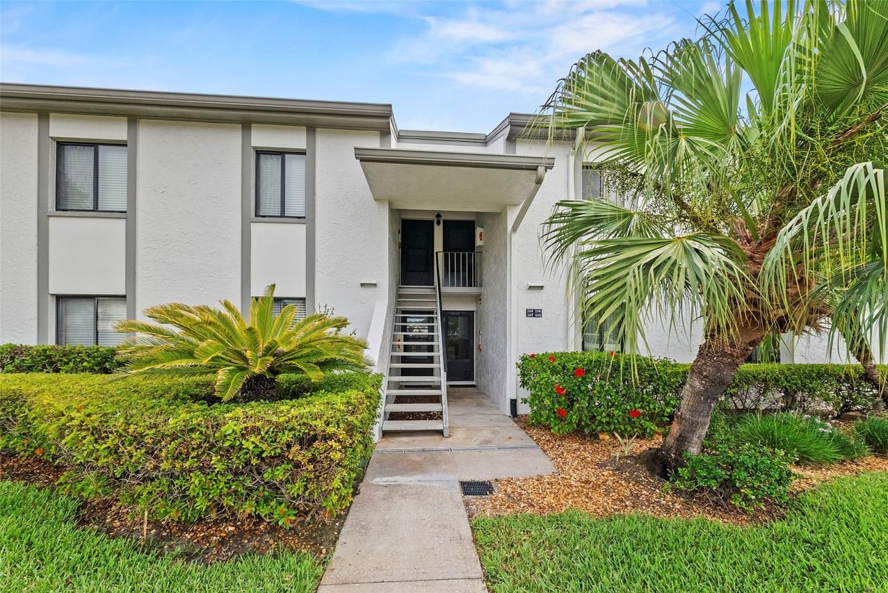 106 W Cypress Ct, Oldsmar, FL 34677