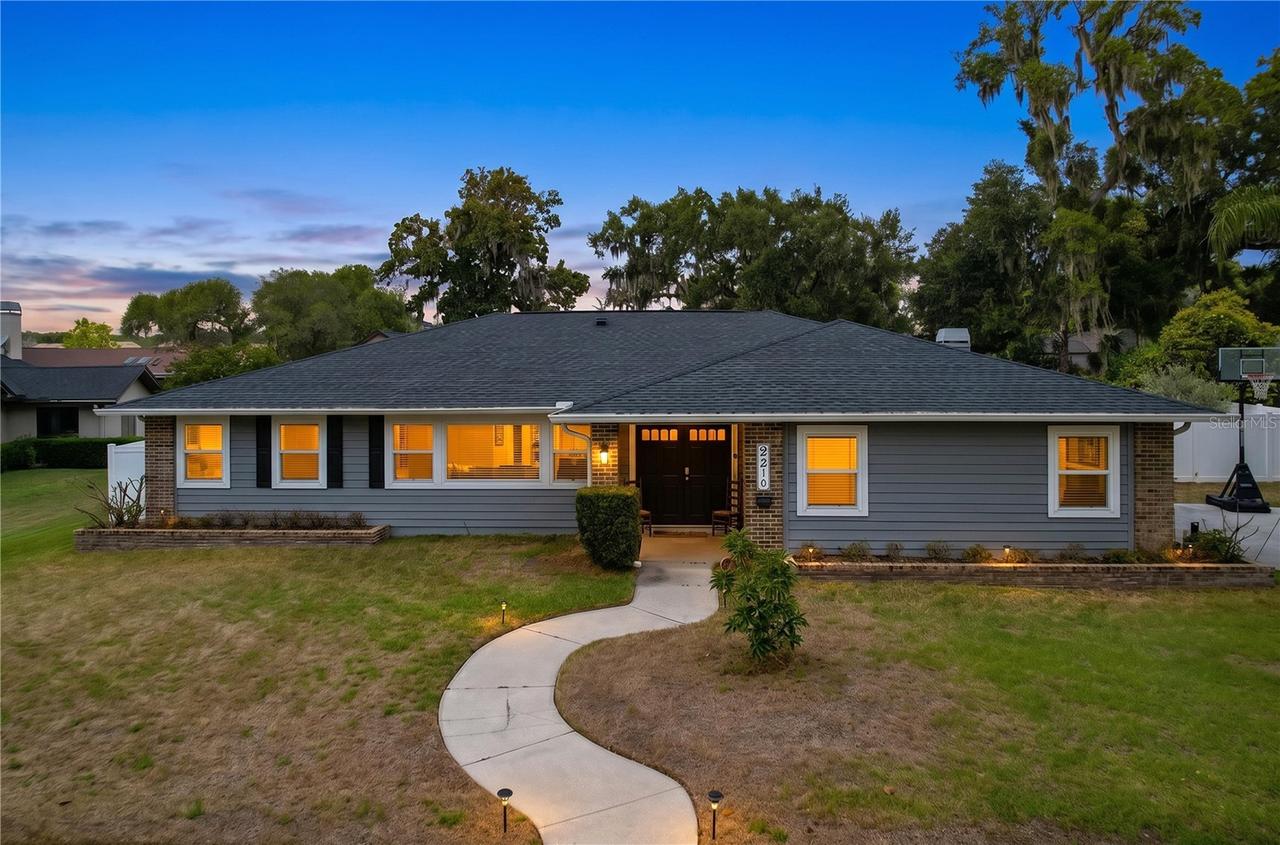 2210 Arbor Oaks Dr., Valrico, FL 33594