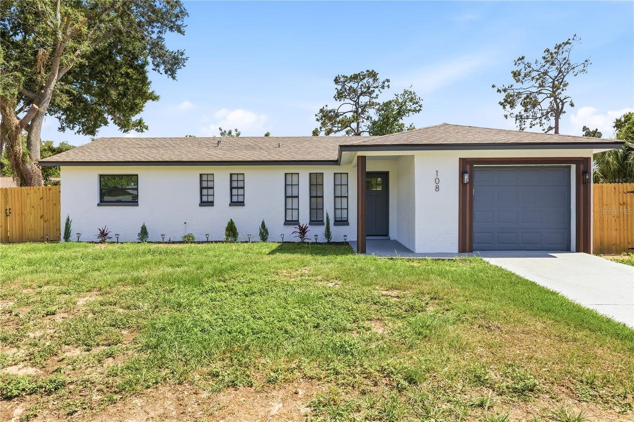 108 Inwood Cir., Brandon, FL 33510